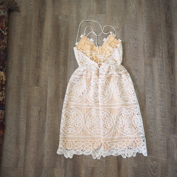 * Two Sisters The Label Annabelle Lace Midi Dress sz US 6 - Picture 8 of 8